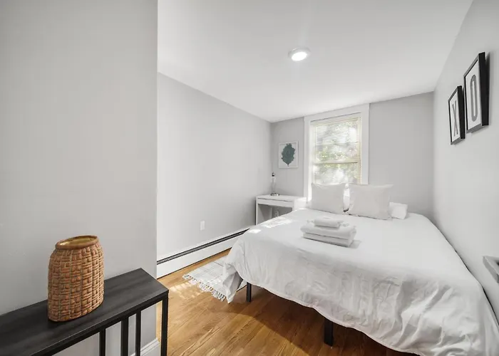 4Br1Bth South Boston Apt Perfect For Commutes