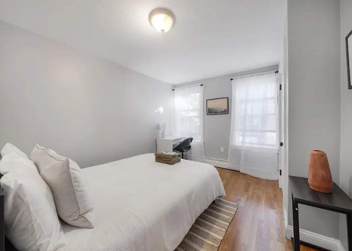4Br1Bth South Boston Apt Perfect For Commutes