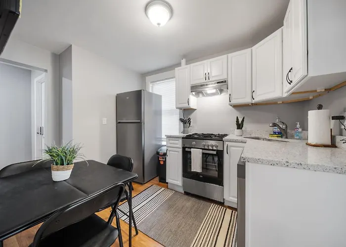 4Br1Bth South Boston Apt Perfect For Commutes